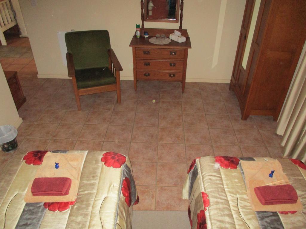 Van Rhyn Guest House Vanrhynsdorp Exterior foto