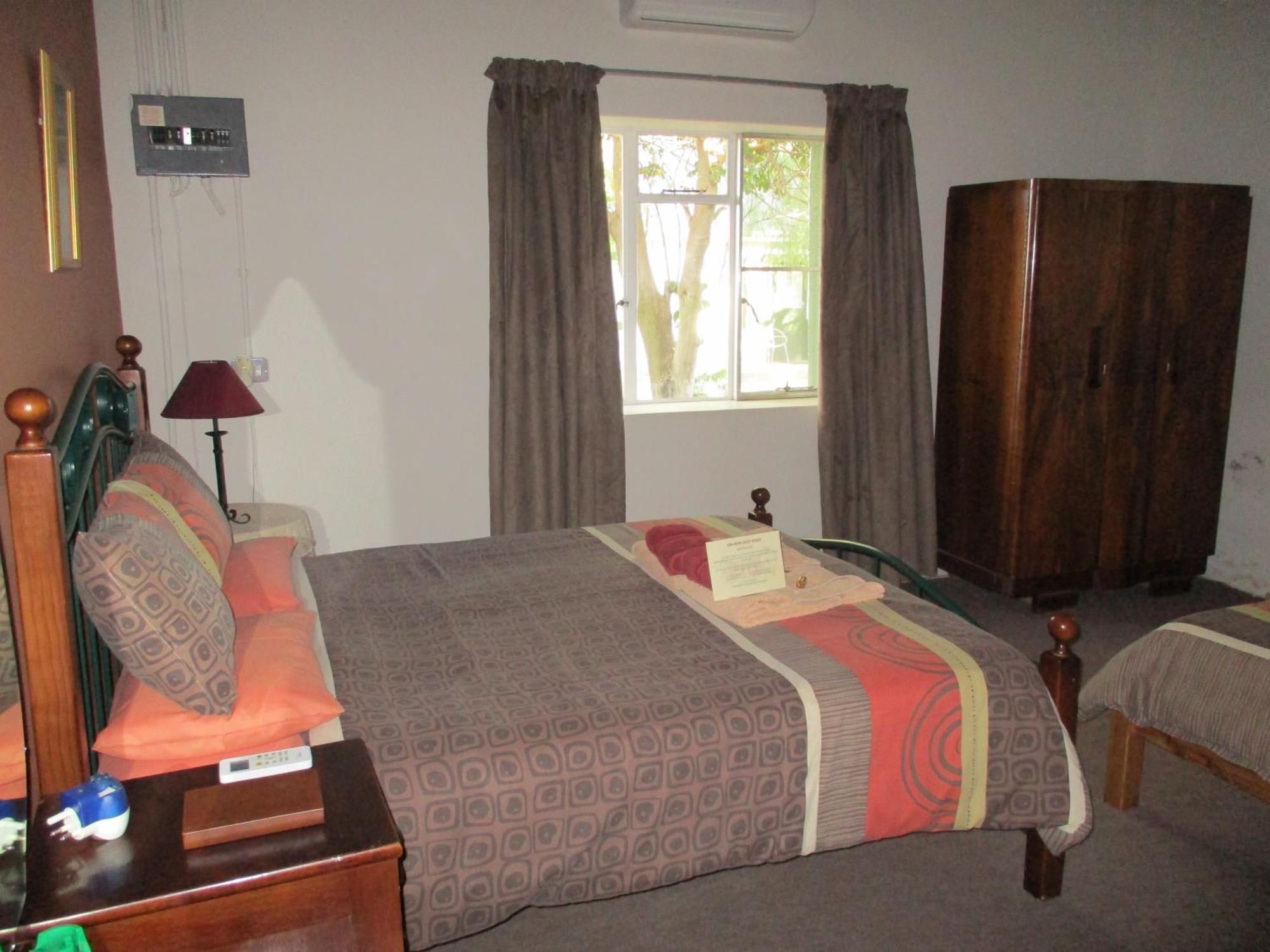 Van Rhyn Guest House Vanrhynsdorp Exterior foto