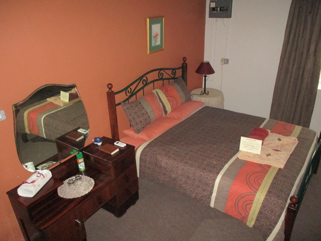 Van Rhyn Guest House Vanrhynsdorp Exterior foto