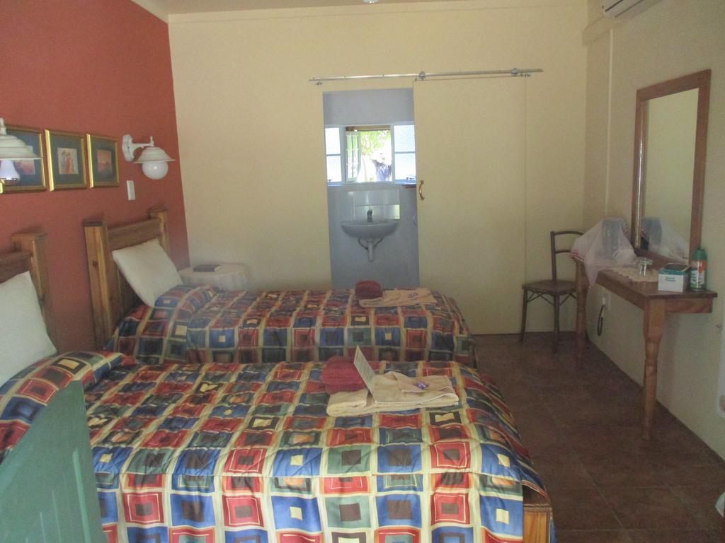 Van Rhyn Guest House Vanrhynsdorp Exterior foto